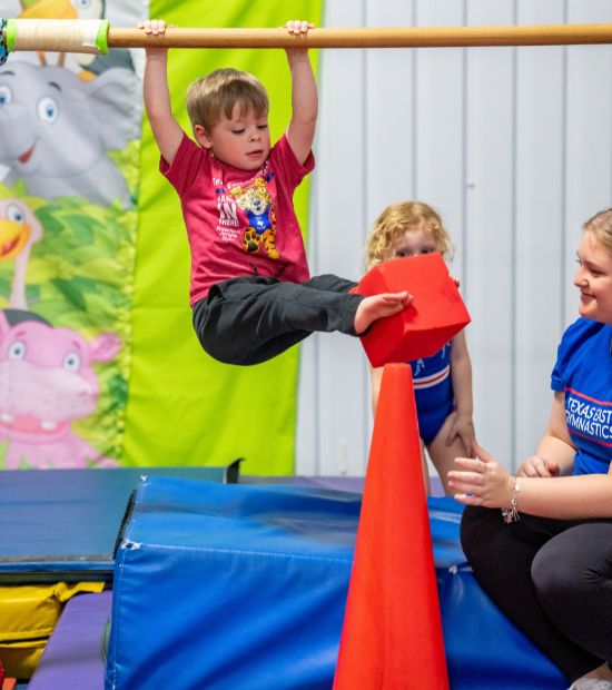 TEK 3 year old boy wred cube (550x620)